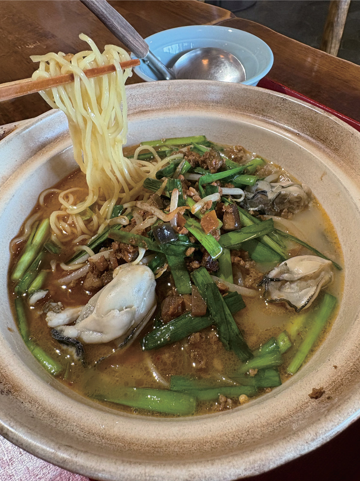 ②牡蠣スタミナラーメン、ぷっくり餃子、よだれ鶏の満腹セット