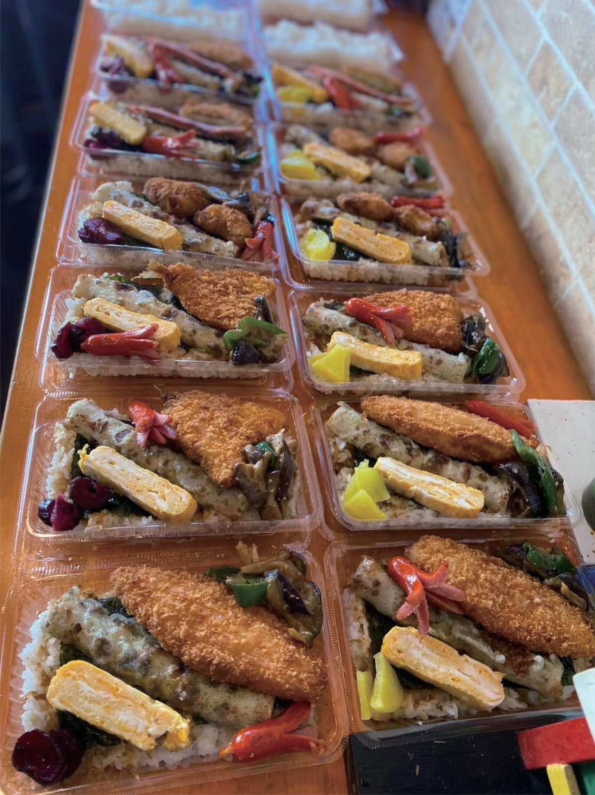 ①②【昼】ワンコインプラス弁当+豚汁または日替わりサラダ